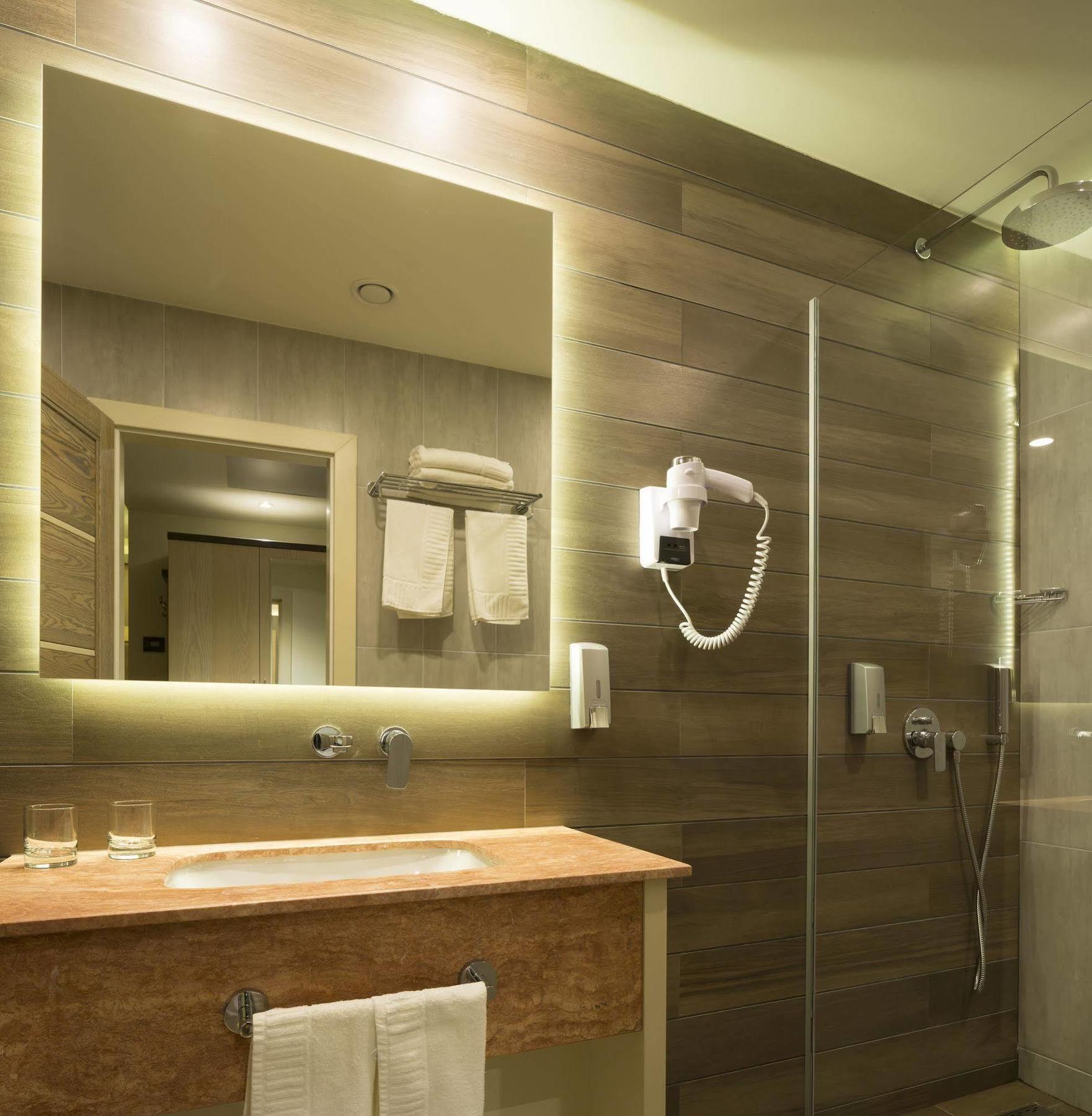 Hotel Exclusive &